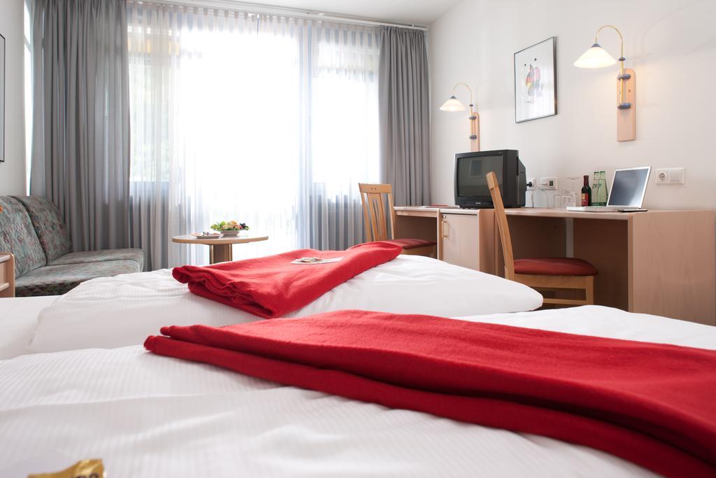 Behringers Freizeit - Und Tagungshotel غوسوينستين المظهر الخارجي الصورة